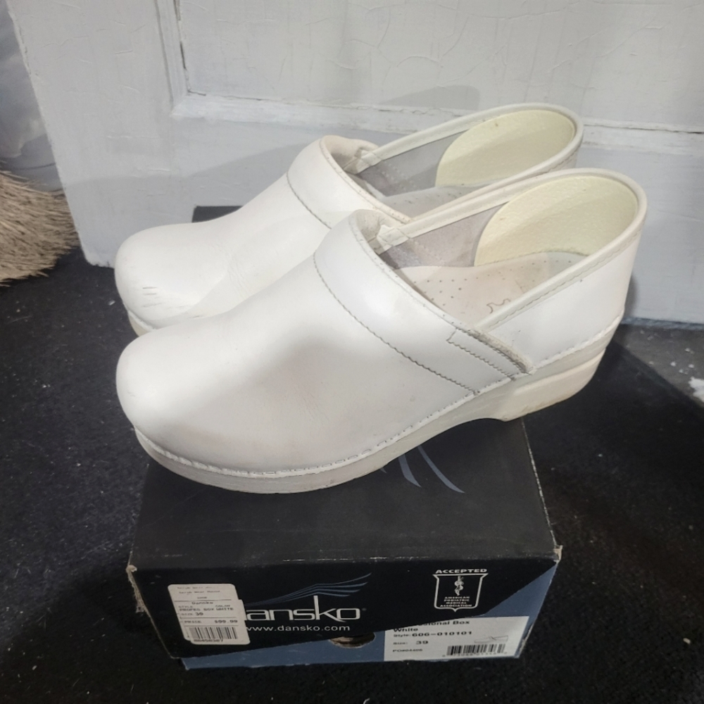 Womens Dansko clogs